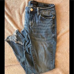 Judy Blue Skinny Jeans with Frayed Bottom 3/26
